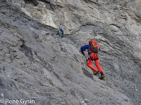 ...und gelangen so an die senkrechte Felswand : Rotbrättgrat Jungfrau