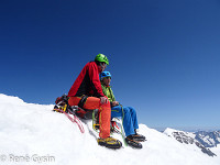 ... sitzen wir auf dem Gipfel der Jungfrau (4158 m), 7.5 Stunden nach dem Start von der Silberhornhütte : Rotbrättgrat Jungfrau