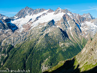 Ein herrlich heisser Mittwoch-Morgen anfangs Juli - und ich bin unterwegs  auf den Bächenstock, ein leichter 3000er ob der Seewenhütte am Sustenpass, der gut eintägig bestiegen werden kann. Flecki- und Stucklistock bilden ein tolles  Panorama. Unten rechts ist klein die Seewenhütte zu erkennen. : Bächenstock