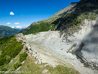 Gewaltig sind die Seitenmoränen, welche der Riedgletscher wohl um 1860 hinterlassen hat. : Balfrin, Bordierhütte SAC