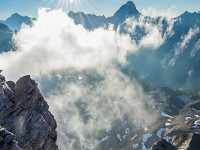 Ansonsten ist der Fels stark verwittert. Aber mit etwas Gefühl in Händen und Füssen ist auch hier die Kletterei ein Genuss. : Balmhorn Gitzigrat