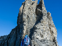 Der 5. Grataufschwung führt im obersten Teil durch eine grauslige Rinne. Zum Glück sind wir die einzige Seilschaft am Grat - Steinschlag ist hier fast nicht zu vermeiden. : Balmhorn Gitzigrat