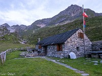 Sie besteht aus 2 Gebäuden mit 12 bzw. 16 Schlafplätzen. Sie wird wochenweise durch Freiwillige bewartet. Wir "erwischten" Urs und Beatrice, die uns bestens verköstigten. : Basòdino