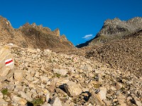 Anderntags brechen wir um 6.00 Uhr auf und laufen auf dem markierten Wanderweg Richtung Tamierpass. : Basòdino
