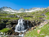 In unzähligen Bächen stürzt das Schmelzwasser zu Tale : Bassa del Barone, Chironico, Rifugio della Alpe Sponda