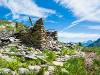 Ruinen bei Legnei : Bassa del Barone, Chironico, Rifugio della Alpe Sponda