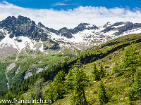 Links der Pizzo di Piancoi, rechts der Pizzo Barone : Bassa del Barone, Chironico, Rifugio della Alpe Sponda