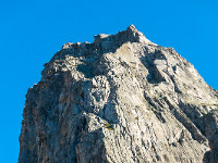 Der Südgrat verläuft auf der Sonne- / Schatten-Grenze. Es sind rund 10 Seillängen im oberen 4. Grad. : Bergseeschijen, Südgrat