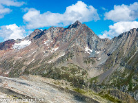 Der Fleckistock ist der höchste Berg des Kantons Uri, der ganz auf Kantonsgebiet steht und somit kein Grenzberg ist. Wegen eines Felssturzes vor ein paar Jahren kann der Aufstieg via Nördliche Fluelücke und Südostgrat nicht mehr gemacht werden. : Fleckistock