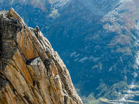 Heute ist auch das Militär unterwegs am Bergseeschijen Südgrat. Gut getarnt wie sie sind, sieht man die Kletterer fast nicht. : Bergseeschijen, Südgrat, klettern