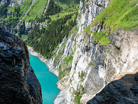 Tiefblick zum Oeschinensee. : Blüemlisalphorn, Fründenhorn, Oeschinenhorn