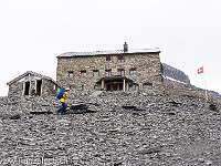 Die Blüemlisalphütte (2834 m) des SAC weist über 100 Schlafplätze auf. Der Betrieb ist bestens organisiert, das Essen fein... : Blüemlisalphütte, Hohtürli, SAC