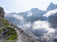 Blick zurück zum Hohtürli, rechts oberhalb die Blüemlisalphütte. : Blüemlisalphütte, Hohtürli, Moräne, SAC