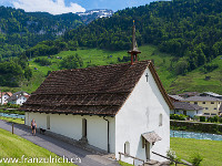 Schlichte Kapelle beim Kloster Muotathal. Sie weist drei wunderschöne Fenster auf... : Bödmeren Muotathal