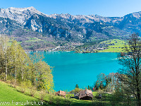 Das schöne Frühlingswetter nutzen wir für eine Wanderung von Brienz nach Iseltwald. Die smaragdgrüne Färbung des Brienzersees ist einmalig und sogar wissenschaftlich untersucht. Doch eine Erklärung hierfür wurde nicht wirklich gefunden. : Brienz Brienzersee Giessbachfälle Wasser Wasserfall