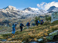 Anderntags lacht die Sonne wieder. Ganz links im Bild übrigens unser Gipfelziel, der Pizzo Campo Tencia (3074 m) im herbstlichen Kleid. : Campo Tencia, OGH