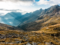 Der Weg führt von der Hütte nach Westen zum Bach Ticinetto, dann geht es weglos hoch zur Bola Rossa. : Campo Tencia, Pizzo Penca, Tenca