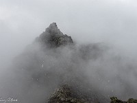 Der Wetterbericht versprach für den Morgen Bewölkung, die sich am Nachmittag auflösen sollte. Jedoch verdichteten sich die Wolken und es begann leicht zu graupeln und winden. : Campo Tencia, Cresta dei Tre Corni, Pizzo Forno