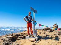 Wir entscheiden uns für den Umweg und erreichen um 13 Uhr das Gipfelkreuz des Pizzo Campo Tencia. Für mich ist es das 6. oder 7. Mal hier oben ... Es gibt einfach Berge, die haben es mir angetan! : Cresta dei Tre Corni, Pizzo Campo Tencia, Pizzo Crozlina