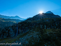 Von Dalpe steigen wir in 2.5 Stunden zur Capanna Campo Tencia (SAC) hoch. Jetzt, anfangs September, sind die Tage schon merklich kürzer geworden. : Cresta dei Tre Corni, Pizzo Campo Tencia, Pizzo Crozlina