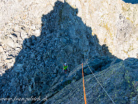 Zur Sicherung hängen wir hin und wieder ein Express ein; natürlich würde auch ein Klettersteigset reichen. : Cresta dei Tre Corni, Pizzo Campo Tencia, Pizzo Crozlina