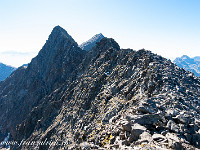 Links der Pizzo Crozlina (3010 m), rechts hinten der Pizzo Campo Tencia (3071 m). : Cresta dei Tre Corni, Pizzo Campo Tencia, Pizzo Crozlina