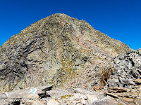 Pizzo Crozlina von der Bocchetta di Crozlina. Hier stellt sich die Frage, ob wir direkt zur Hütte absteigen wollen, oder in weiteren 30-45 Minuten den Campo Tencia beehren wollen. : Cresta dei Tre Corni, Pizzo Campo Tencia, Pizzo Crozlina