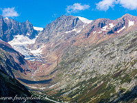 Blick ins Chelenalptal mit dem charakteristischen roten Gestein. : Dammahütte