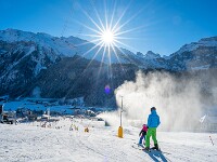 Auf dem Rückmarsch scheint auch an der Chlostermatte die Sonne. : Grottenweg Engelberg