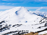 Ein Blick auf die Uhr zeigt mir, dass der Fürstein noch drin liegen sollte... Nur wenige Spuren zieren den Gipfel. : Fürstein, Schnee, Schneeschuhtour, Winter