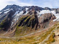 Panoramabild des Chelenalptals. Wir entdecken unzählige kleine und grosse Seiten- und Endmöränen, welche die Gletscher in verschiedenen Vorstössen und Rückzügen liegen liessen. : Bergseehütte - Chelenalphütte, Göscheneralp