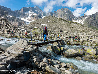 Auf dem Weg zur Sidelenhütte SAC queren wir den Sidelenbach. : Galenstock