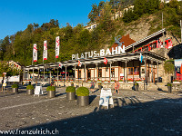 Eines schönen Morgens in Alpnachstad, die Zahnradbahn Richtung Pilatus fährt gleich ab... : Alpnachstad, Pilatusbahn