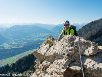 Wir sind beim ersten Turm des Galtigengrat angelangt. Einfaches Gelände im 3. Grad und viele Bohrhaken verleiten uns dazu, am gestreckten, halblangen Seil zu klettern. : Andreas, Galtigengrat, Turm 1