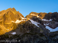 In der Bildmitte nun der Grassen (2946 m), unser heutiges Tagesziel. : Grassen 2021