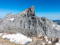 Die mächtige Südwand des Titlis (3238 m). : Grassen