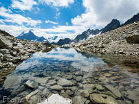 Auch dieses kleine Schmelzwasser-Seeli hat keinen (offiziellen) Namen : Grassen Südwand