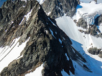6 Seillängen im 3. Grad, die Route ist mit Bohrhaken eingerichtet. Dieses Mal erwischen wir einen sonnigen, warmen Tag - toll! : Grassen Südwand 2015