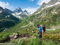 Wieder einmal steht die Grassen Südwand auf dem Programm. Wir befinden uns im Aufstieg zur Sustlihütte, im Hintergrund winkt das Sustenhorn. : Grassen Südwand Kanzelgrat OGH Sutstlihütte 2016