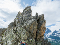Vorerst klettern wir uns "warm" am Kanzelgrat. Dieser bietet einfache Kletterei mit kurzen Stellen im 3. Grad in ständigem auf und ab. : Grassen Südwand Kanzelgrat OGH Sutstlihütte 2016