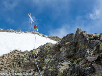 ...  und schon ist das Gipfelkreuz in Sicht. : Grassen Südwand Kanzelgrat OGH Sutstlihütte 2016