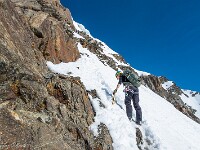 Steiler Gipfelanstieg. : Schneeschuhtour Grialetsch