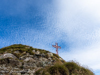 Bald sehe ich das mächtige Gipfelkreuz. : Gordevio Tessin 2022