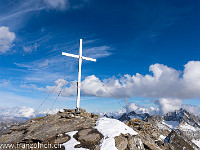 Das Gipfelkreuz glänzte schon von weitem in der Abendsonne. : Furkapass, Gross Muttenhorn