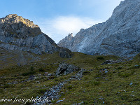 Der Gross Ruchen (3137 m) ist eine tolle Alpintour, die aber in der Ruchenchälen etwas Ausdauer verlangt. Dank Fahrbewilligung, die im Hotel Alpina in Unterschächen gelöst werden kann (öffnet um 7.30 Uhr!), ist die Fahrt bis zum Brunni gestattet. Just zwischen dem Punkt 1409 und dem Chärschtelenbach kann parkiert werden. Kurz nach 7 Uhr starte ich - die Bewilligung löse ich dann auf der Rückfahrt - und freue mich auf die 1700 Höhenmeter...