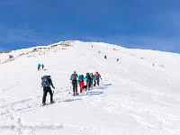 Der Gipfelhang ist bis zu 35° steil; bei den tollen Schneeverhältnissen aber kein Problem. : Schneeschuhtour Höch Gumme
