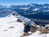 Spontan entscheiden wir, über den Südostgrat auf den Höch Gumme zu steigen. Die Schneeschuhe versorgern wir im Rucksack. : Höch Gumme, Lungern, Schneeschuhtour, Schönbühl