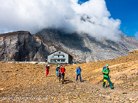 Der Abstieg von der Lötschepasshütte (2690 m) führt uns zur Lauchernalp. : Hockenhorn, Lötschenpass