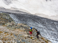 Der Wanderweg quert den Lötschegletscher, für den allerdings keine spezielle Ausrüstung nötig ist. : Hockenhorn, Lötschenpass