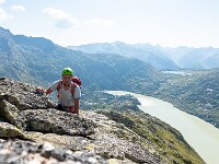 Das Gelände ist nicht sehr ausgesetzt, so dass die seilfreie Kletterei der Psyche nicht allzu viel abverlangt ... Die Kletterstellen sind wirklich nur kurz und 3- ist eine angemessene Bewertung. : Juchlistock